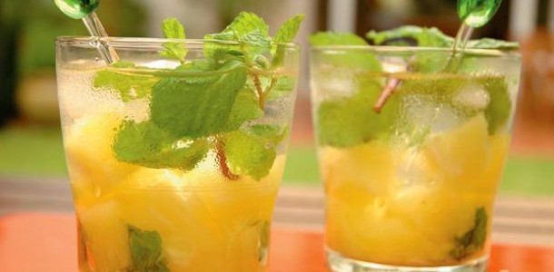 Caipirinha de abacaxi