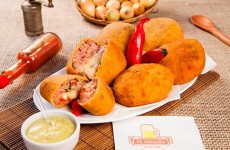 receita-de-bolinho-carne-moda-berinjela-mandioca-calabresa-bolinho-da-casa