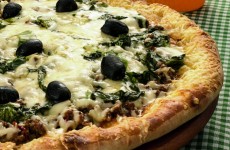 pizza-escarola-carne-moida-mussarela