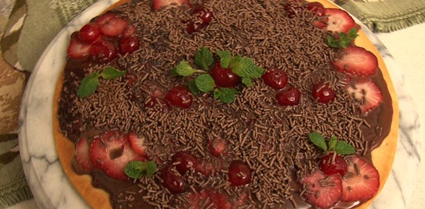 Pizza-de-Brigadeiro-com-Morangos-P