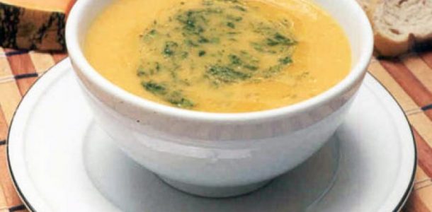 caldo-de-cebola-700x465