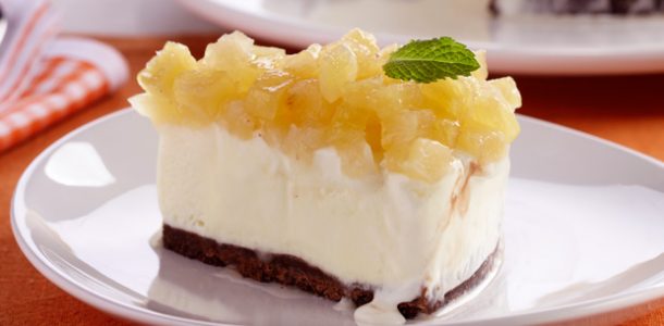 Torta gelada de abacaxi e cookies