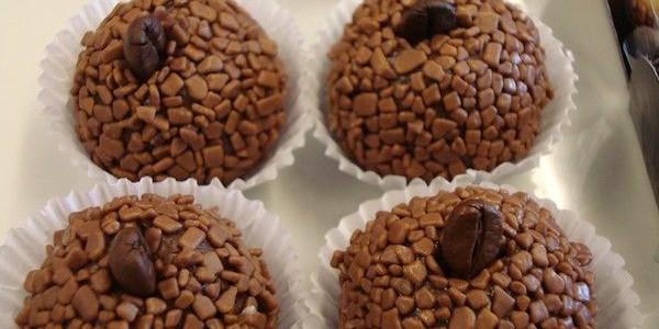 brigadeiros-diferentes-para-festas-confira-10-receitas-criativas-5