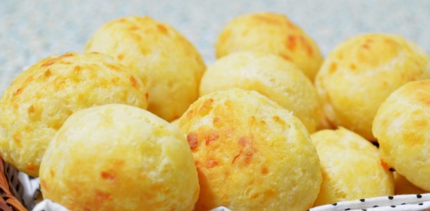 PAO-DE-QUEIJO-TODO-MUNDO-DIZ-QUE-SABE-E-VOCE-QUER-APRENDER-610x300