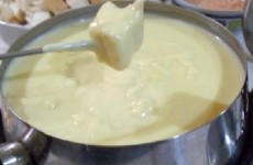 Fondue-de-queijo-caseiro-maravilhoso