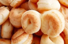 Biscoitinho-de-queijo-delicioso-minha-vo-do-interior-fazia-quando-eramos-pequenos-1