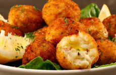 Bolinho-de-Bacalhau-Delicioso-um-otimo-aperitivo-para-servir-para-as-visitas-1