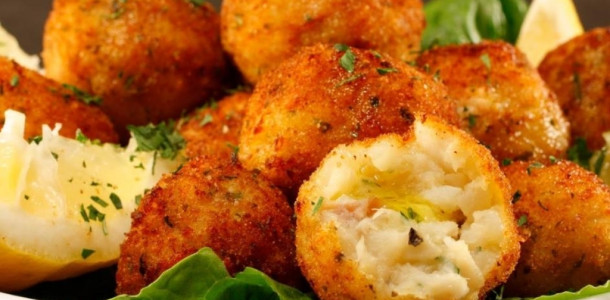 Bolinho-de-Bacalhau-Delicioso-um-otimo-aperitivo-para-servir-para-as-visitas-1