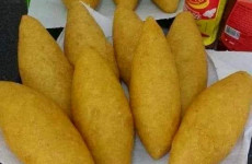 Bolinho-de-frango-com-farinha-de-milho-faca-e-sera-so-elogios-1