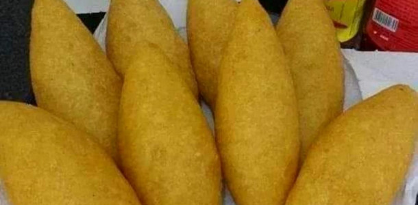 Bolinho-de-frango-com-farinha-de-milho-faca-e-sera-so-elogios-1