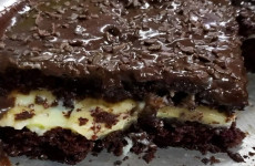 Bolo-de-Chocolate-Recheio-de-Leite-Ninho-e-Cobertura-de-Brigadeiro-Molhadinho-1-1