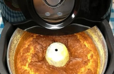 Bolo-de-fuba-cremoso-na-airfryer-a-facilidade-pra-preparar-esse-bolo-nao-e-normal-1