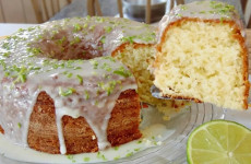 Bolo-de-limao-facil-com-cobertura-e-raspas-de-limao-macio-fofinho-e-delicioso-1