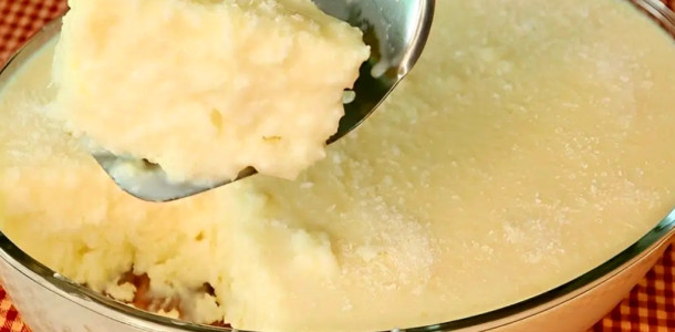 Bolo-de-tapioca-na-travessa-muito-facil-e-so-misturar-os-ingredientes-e-esta-pronto-5