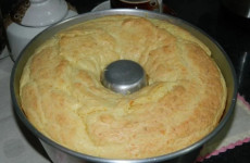 Bolo-pao-de-queijo-de-liquidificador-um-pao-de-queijo-gigante-feito-na-forma-de-pudim-1