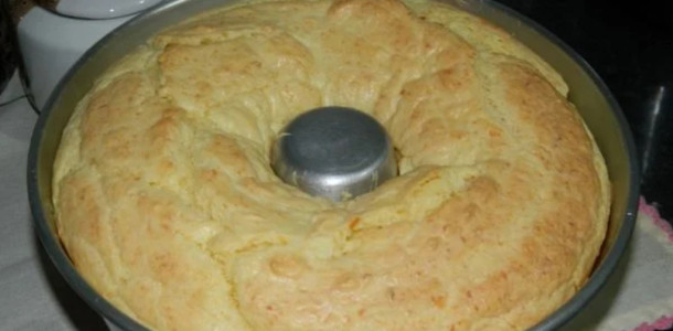 Bolo-pao-de-queijo-de-liquidificador-um-pao-de-queijo-gigante-feito-na-forma-de-pudim-1