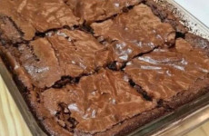 Brownie-pratico-e-saboroso-com-a-casquinha-que-todos-amam-1