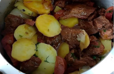 Carne-de-panela-com-batatas-1-1024x684-1-1