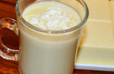 Chocolate-quente-branco-cremoso-perfeita-pra-aquecer-e-adocicar-os-dias-frios-1-1