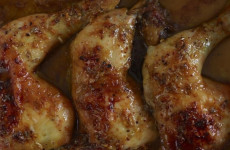 Coxas-de-frango-no-forno-com-mostarda-bem-temperadinhos-douradinhos-e-suculentos-1