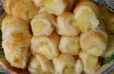 Enroladinho-de-queijo-com-cobertura-de-coco-e-leite-condensado-voce-vai-se-apaixonar-1