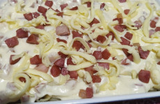 Macarrao-ao-molho-branco-e-bacon-para-fazer-no-dia-de-correria-e-quer-comer-algo-gostoso-1