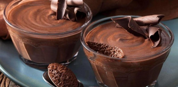 Mousse-de-chocolate-simples-e-rapido-vai-ser-sucesso-no-seu-almoco-de-domingo-1