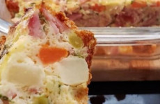 Omelete-de-forno-facil-de-preparar-basta-misturar-os-ingredientes-e-levar-ao-forno-1