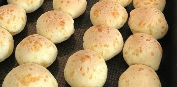 Pao-de-queijo-facil-crocante-por-fora-e-macio-por-dentro-perfeito-para-o-lanche-ou-o-cafe-1