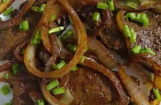 Receita-de-bifes-de-figado-acebolado-com-truques-para-ficar-macio-e-delicioso-10