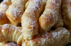 Rosquinha-recheada-com-queijo-e-cobertura-de-coco-deliciosas-1-1