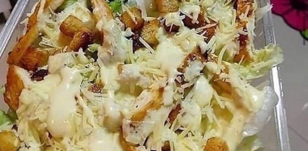 Salada-caesar-facil-com-um-delicioso-molho-cremoso-e-queijo-parmesao-1