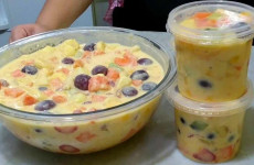 Salada-de-frutas-cremosa-simples-e-saborosa-para-toda-familia-saborear-1