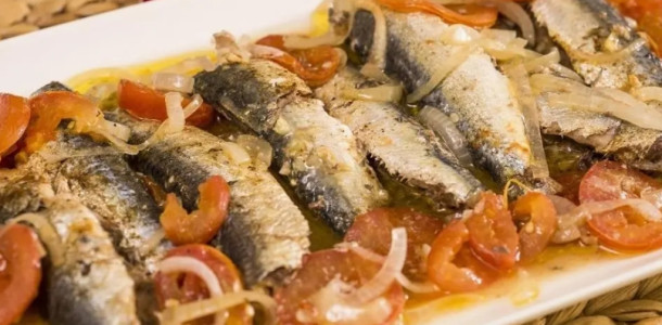 Sardinha-na-panela-de-pressao-e-uma-receita-economica-deliciosa-e-facil-de-preparar-1