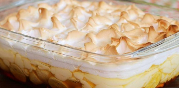 Torta-de-banana-com-creme-e-suspiro-o-preparo-e-bem-simples-e-irresistivel-1