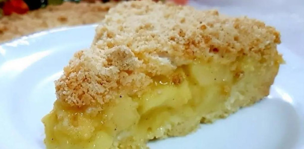 Torta-de-maca-cremosa-com-farofa-doce-uma-delicia-que-e-a-cara-do-natal-1