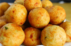 bolinho-de-batata-com-frango-receita-toda-hora-1024x682-1