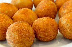 bolinho-de-batata-frito-16-02-1024x683-1-1