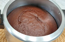 bolo-de-chocolate-feito-na-panela-de-pressao-receita-toda-hora-1024x688-1-1