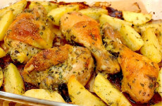 frango-assado-com-batatas-no-forno-1024x683-1-1