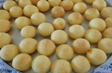 pao-de-queijo-com-3-ingredientes-1024x683-1-1