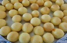 pao-de-queijo-com-3-ingredientes-muito-facil-1024x683-1-1