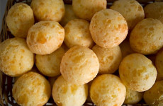 pao-de-queijo-com-apenas-3-ingredientes-receita-1024x683-1-1