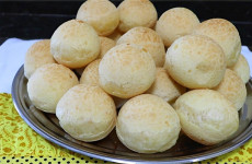 pao-de-queijo-mineiro-receita-toda-hora-1024x650-1-1