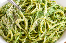 Espaguete-ao-Pesto-Delicioso-naCC83o-haCC81-quem-resista-esse-prato