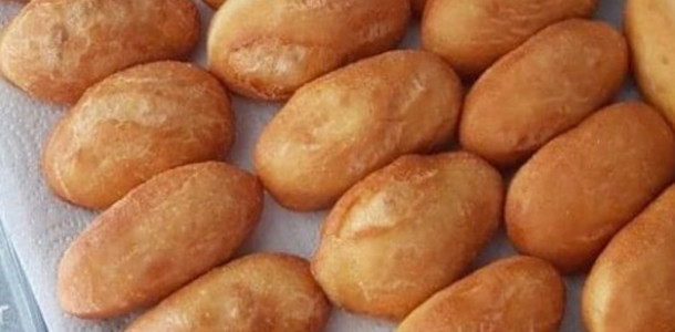 Bolinho bico-de-cegonha que não vai ao forno, eu faço todo dia pro café da manhã e em uma quantidade maior pra ficar pro lanche da tarde, o bolinho mais gostoso do planeta