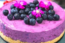 Cheesecake-de-mirtilo-fresco-e-delicioso-vai-surpreender-seus-convidados