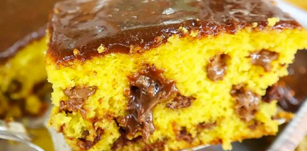 Bolo de cenoura trufado com cobertura de brigadeiro para deixar todo mundo com água na boca