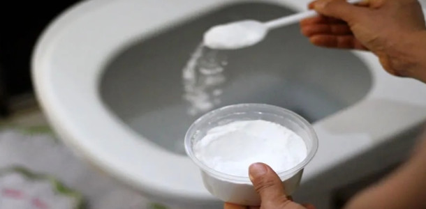 Coloque sal no vaso sanitário e acabe com as manchas e o mau cheiro