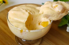 Mousse de manga cremoso e delicioso com pedacinhos da fruta